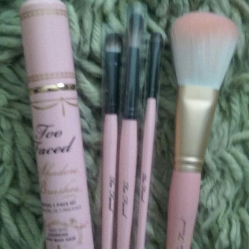 Too faced brushes